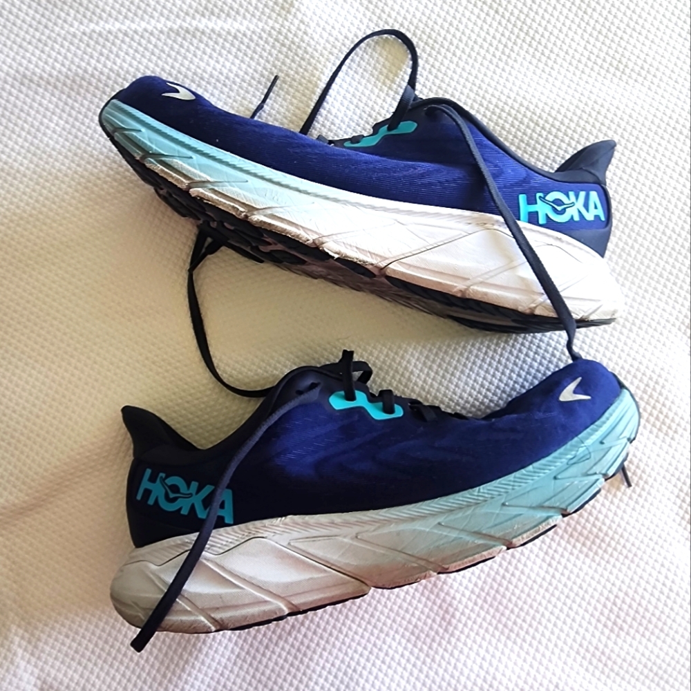 Hoka Arahi 6 sneakers  size 10 wide excellent condition